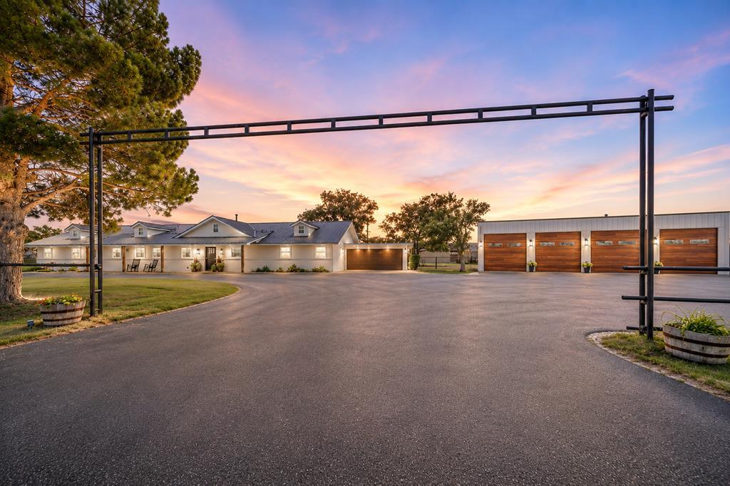 4513 Robin Lane — photo