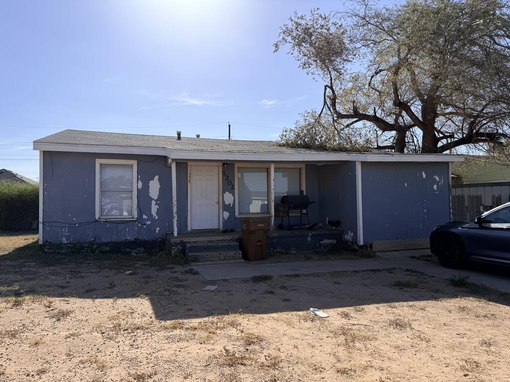 1202 Lamar Ave — photo
