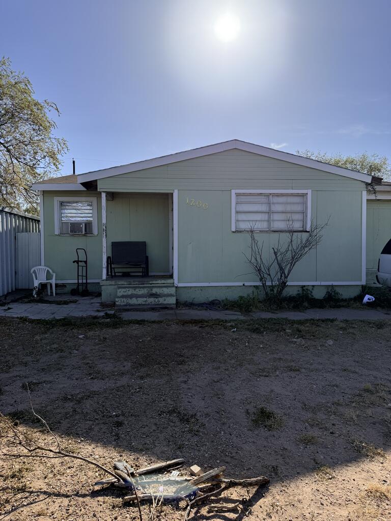 1200 Lamar Ave — photo