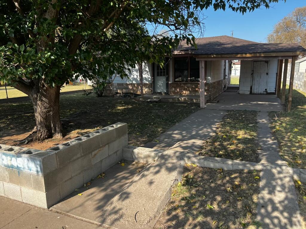 2105 N Tom Green Ave — photo