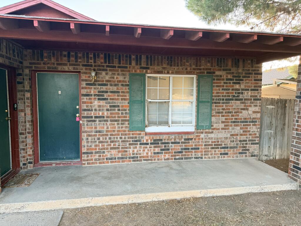 208 Mitchell #a — photo