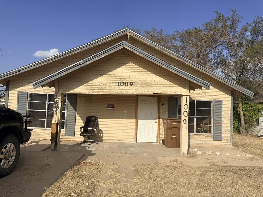 1009&11 S Scurry St — photo