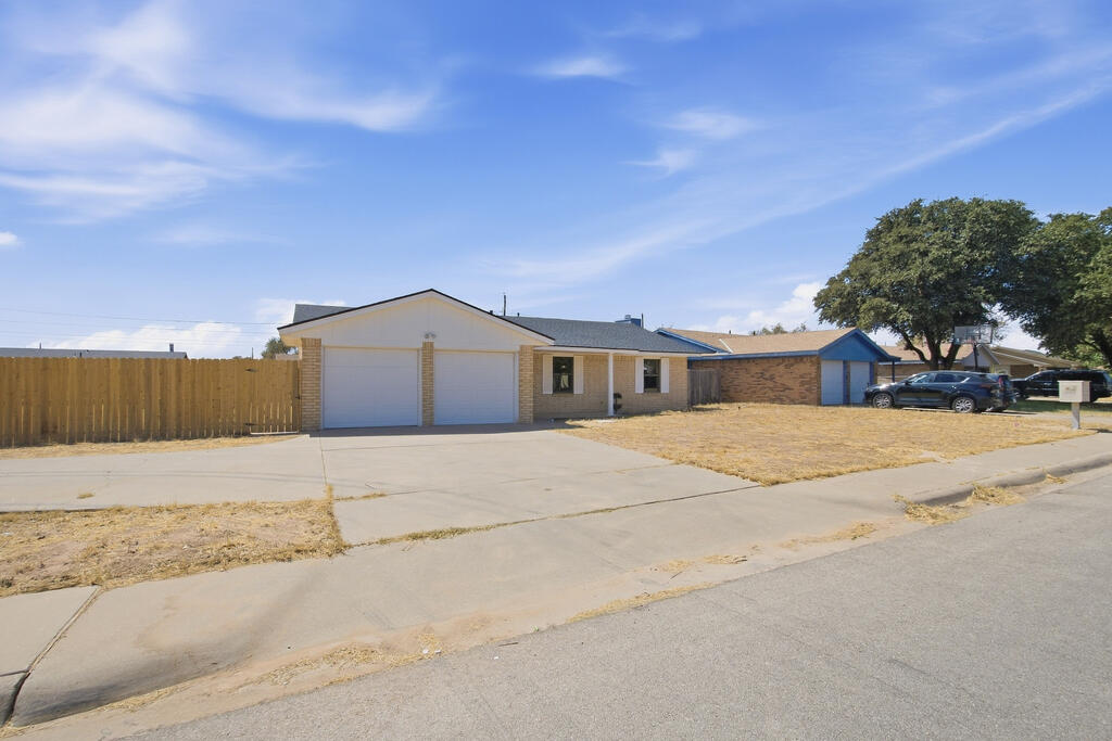 1720 E Pine Avenue, Midland, TX 79705 — photo 3
