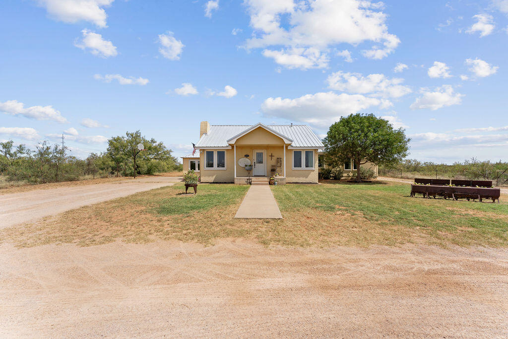 10101 E County Rd 95 — photo