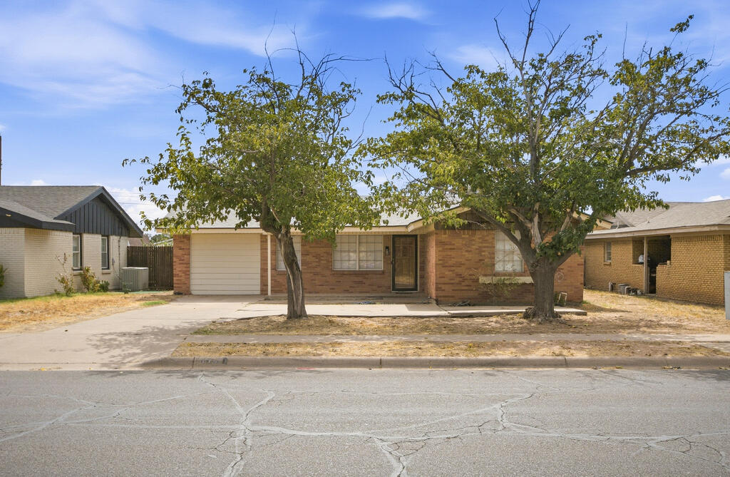 118 N Eisenhower Dr — photo