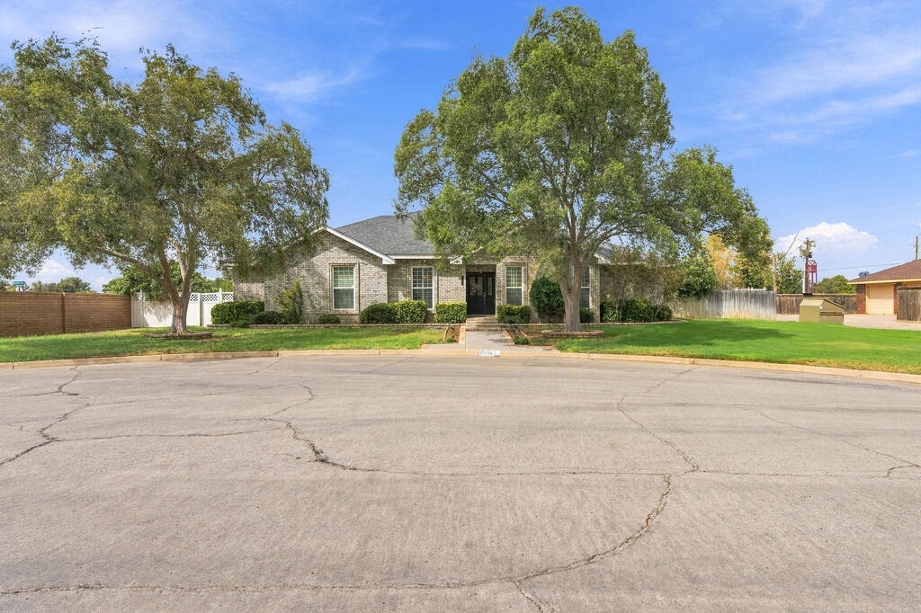 2206 Stratford Court — photo