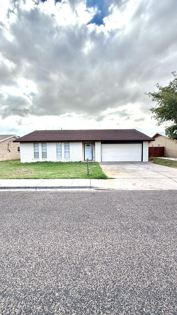 8631 Holiday Dr — photo
