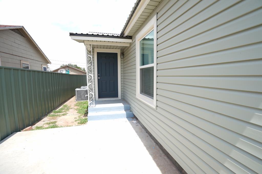 222 Mitchell #a — photo