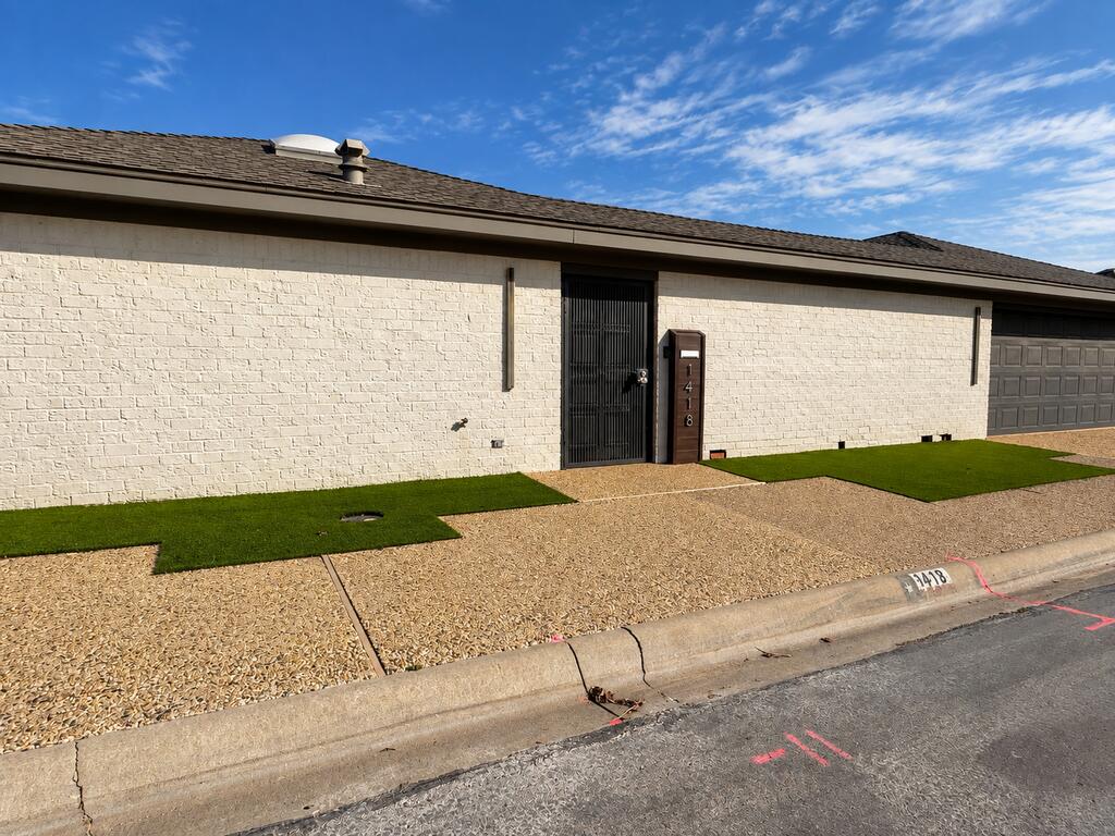 1418 Pine — photo