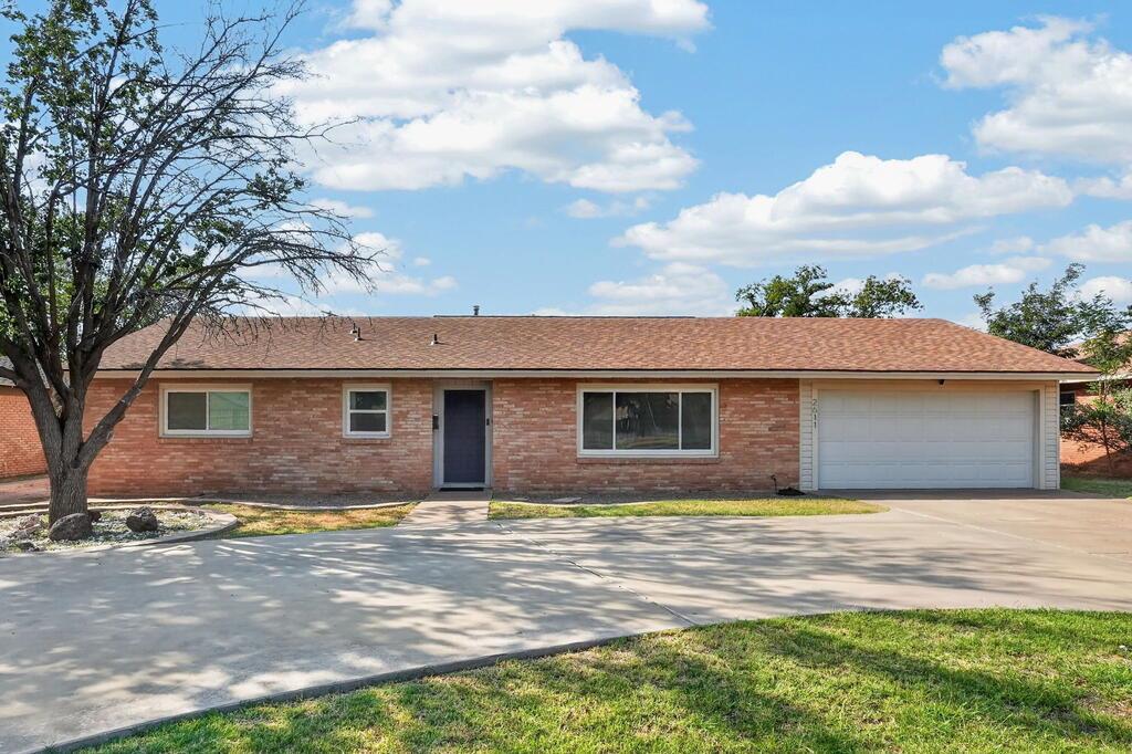 2611 W Golf Course Rd W — photo