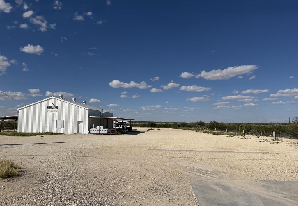 4010 W I-10 — photo