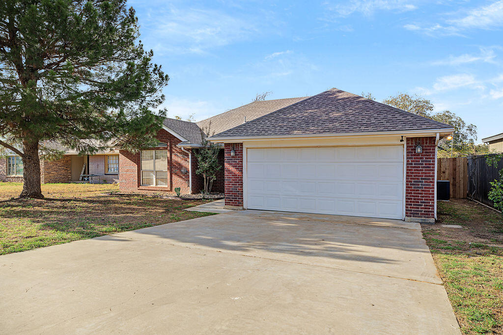 704 Hillside, Big Spring, TX 79720 — photo 2