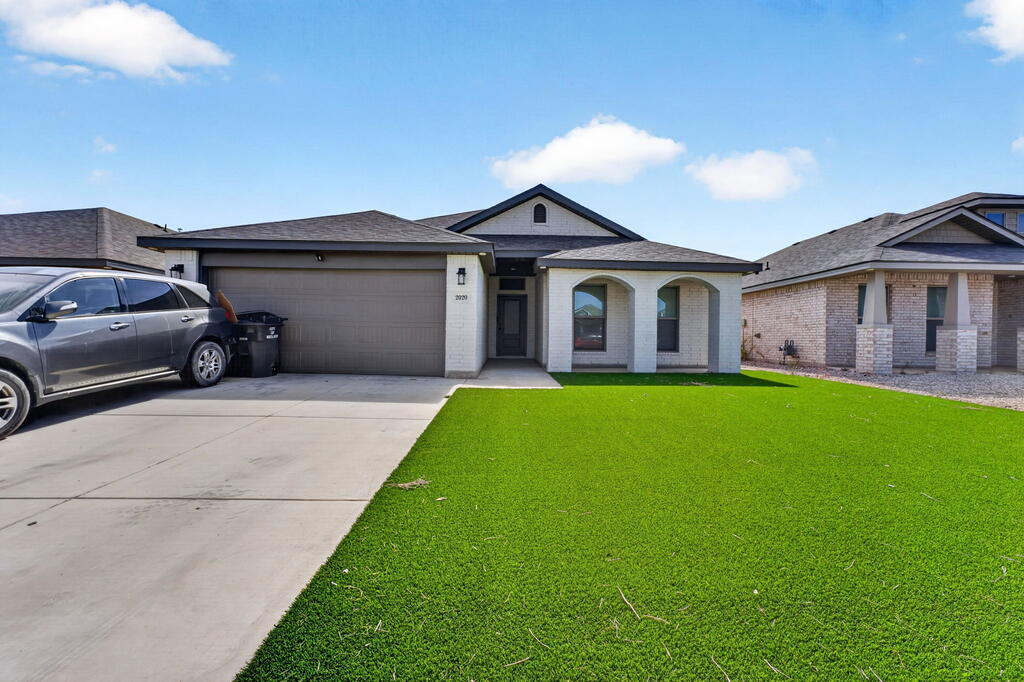 2020 Blazing Saddle Blvd. — photo