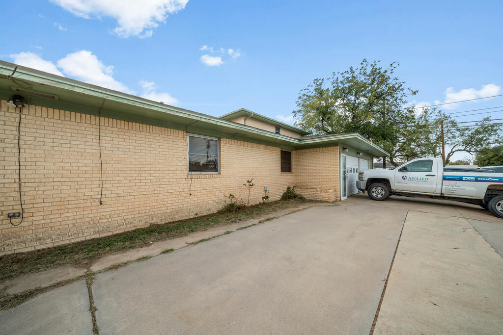 1517 E 11th Place, Big Spring, TX 79720 — photo 3