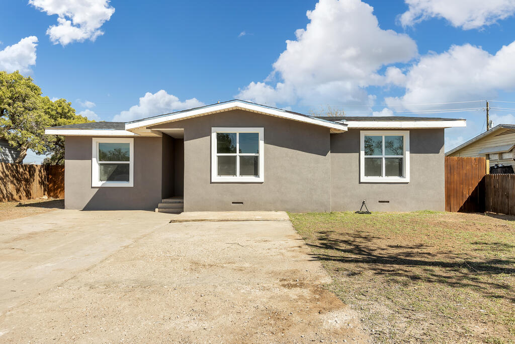 205 Holly Dr — photo