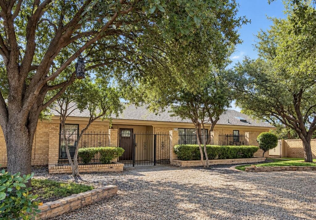 2303 Apperson Dr — photo