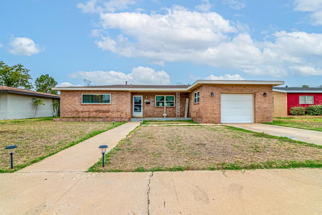 2913 Nabors Lane — photo