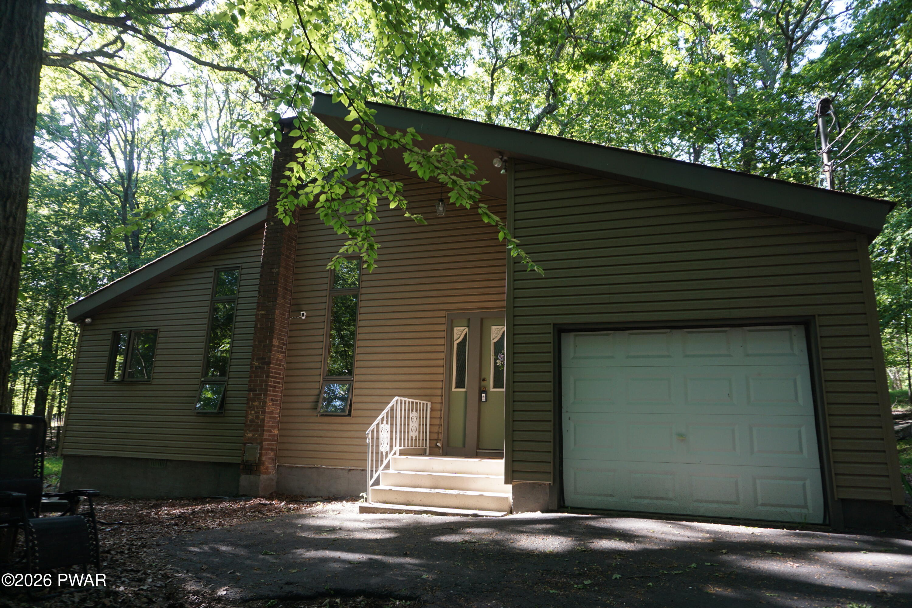 109 Eagle Court — photo