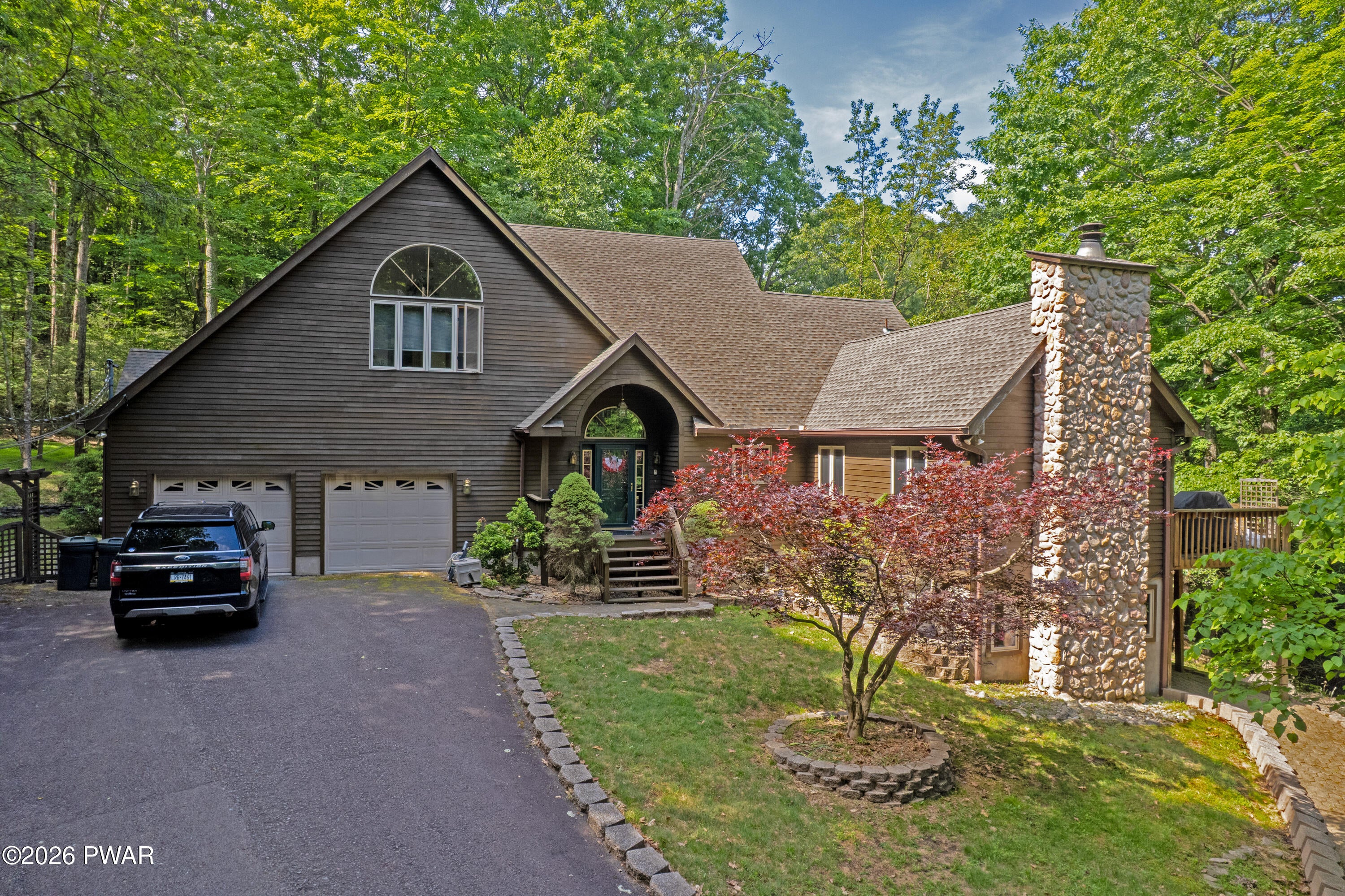 147 N Evergreen Drive — photo