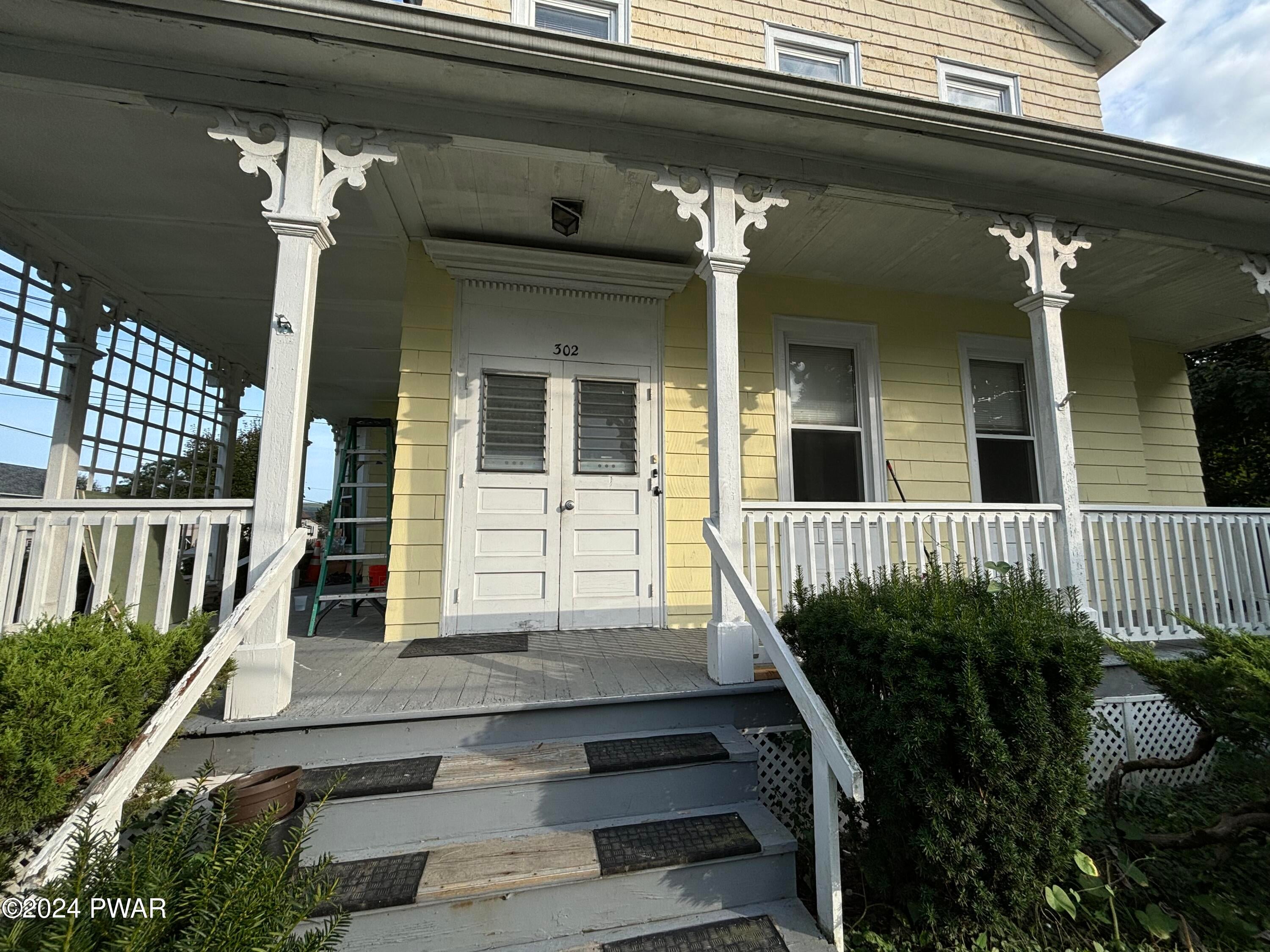 302 Avenue I 1R — photo