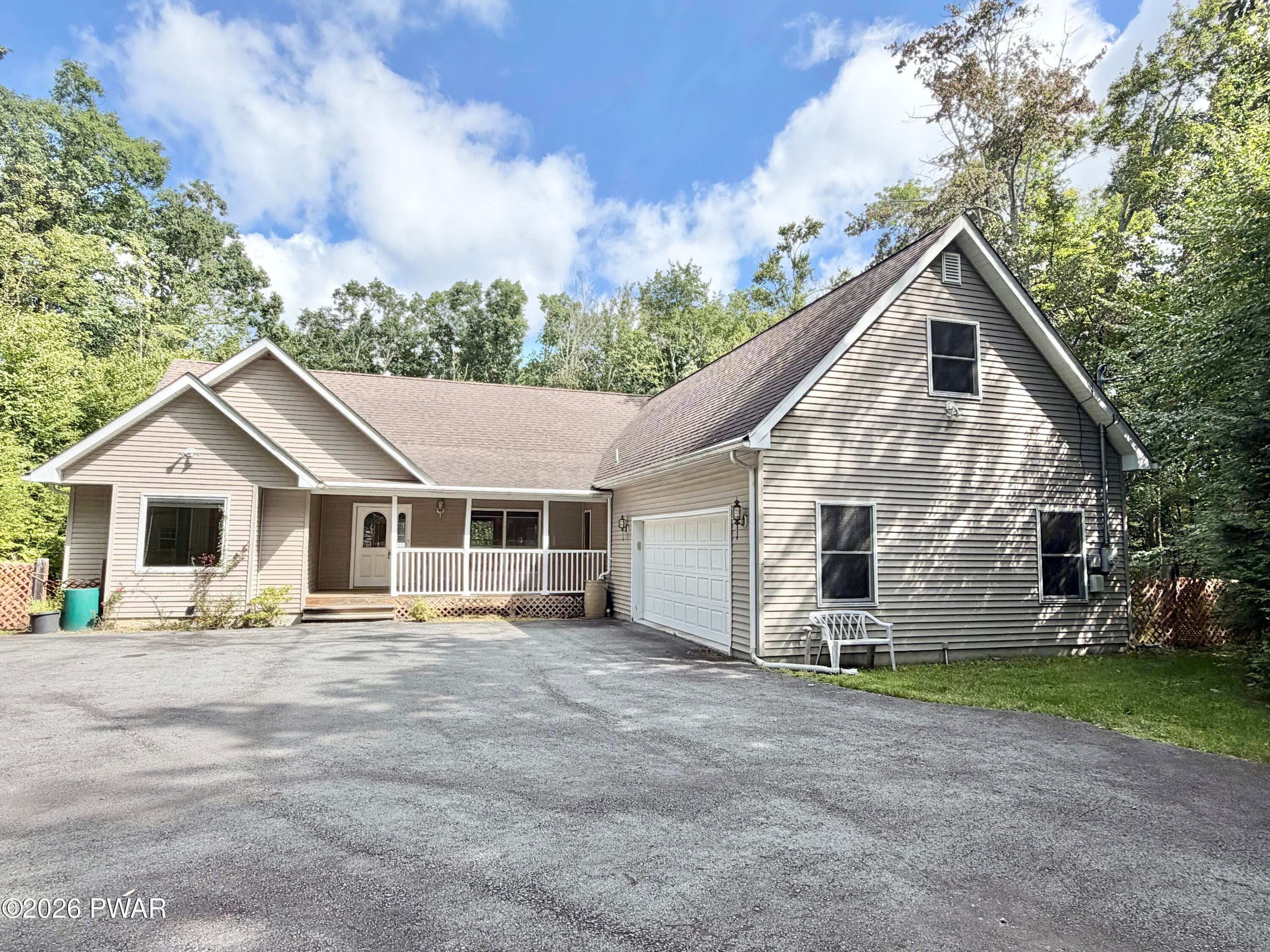 809 Maple Leaf Court — photo