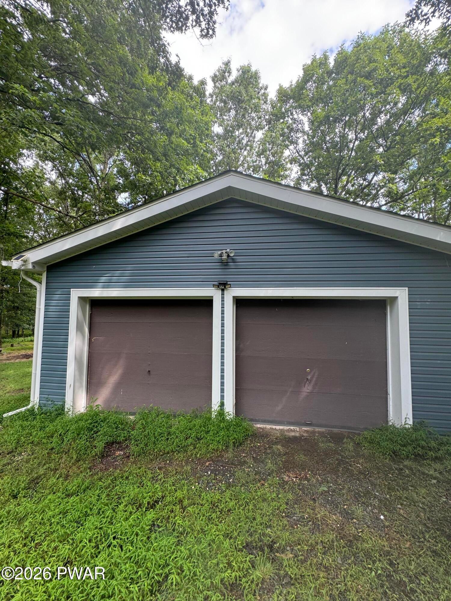 Home in Bushkill, PA 18324 — photo 2