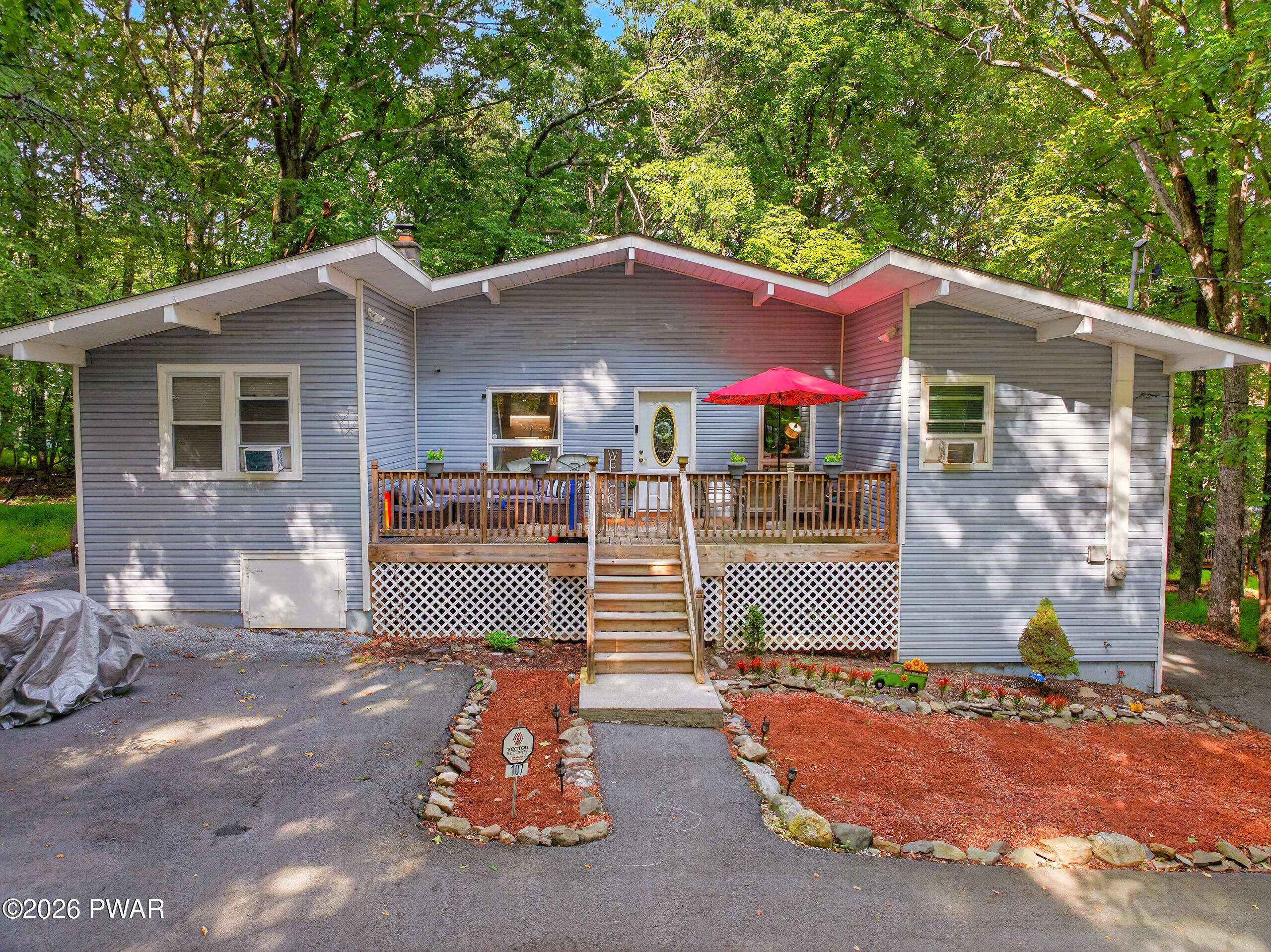 107 Palmetto Lane — photo