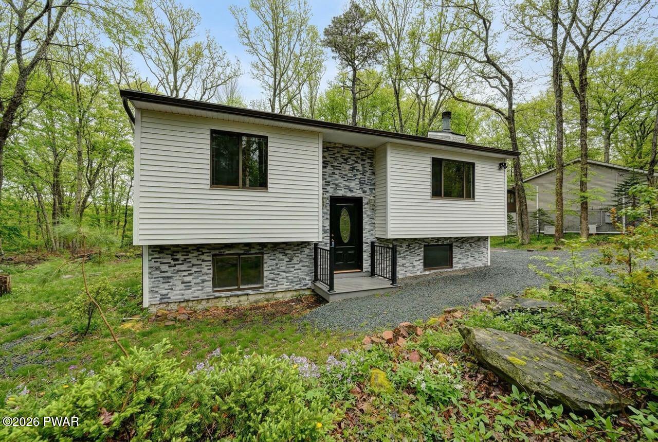 109 Rodeo Lane, Lords Valley, PA 18428