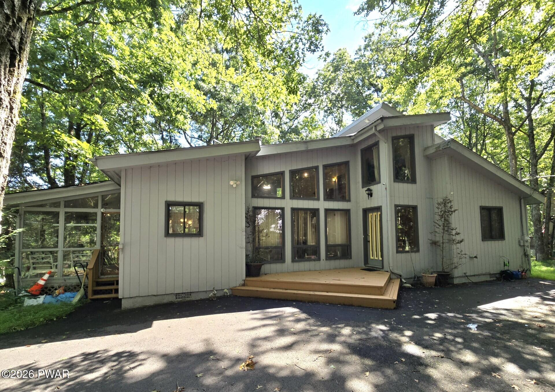 801 Tanager Court — photo