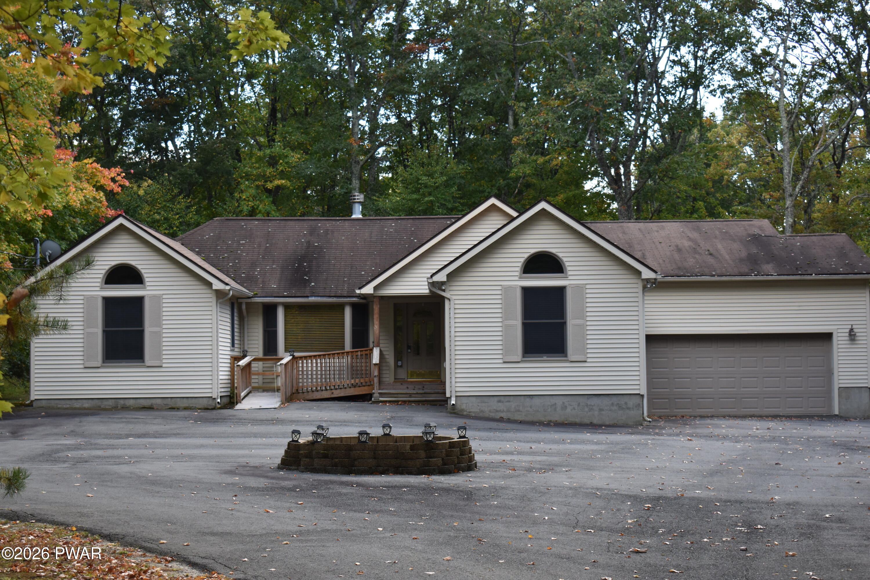 801 Oriole Court — photo