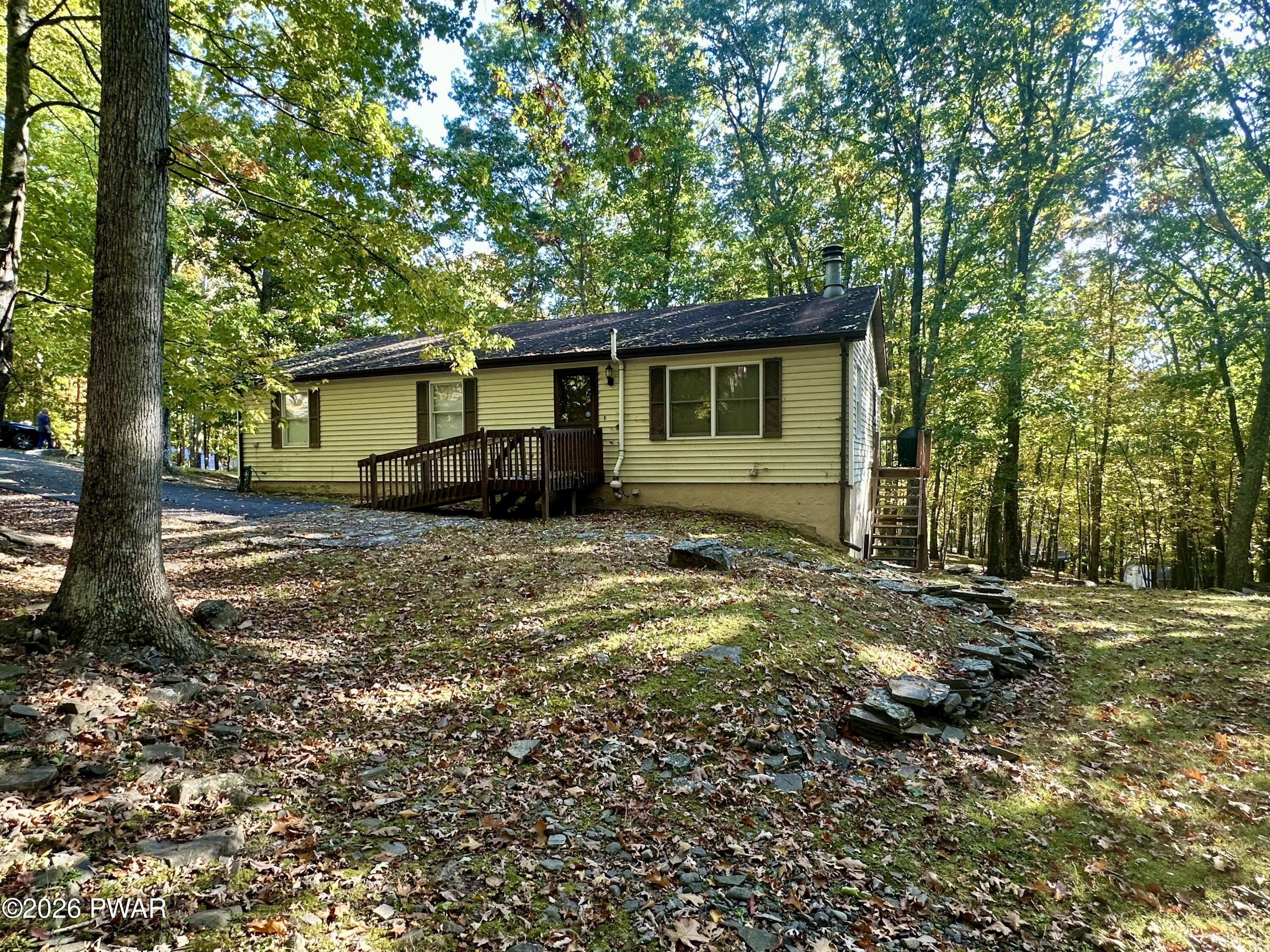 105 Maple Court — photo
