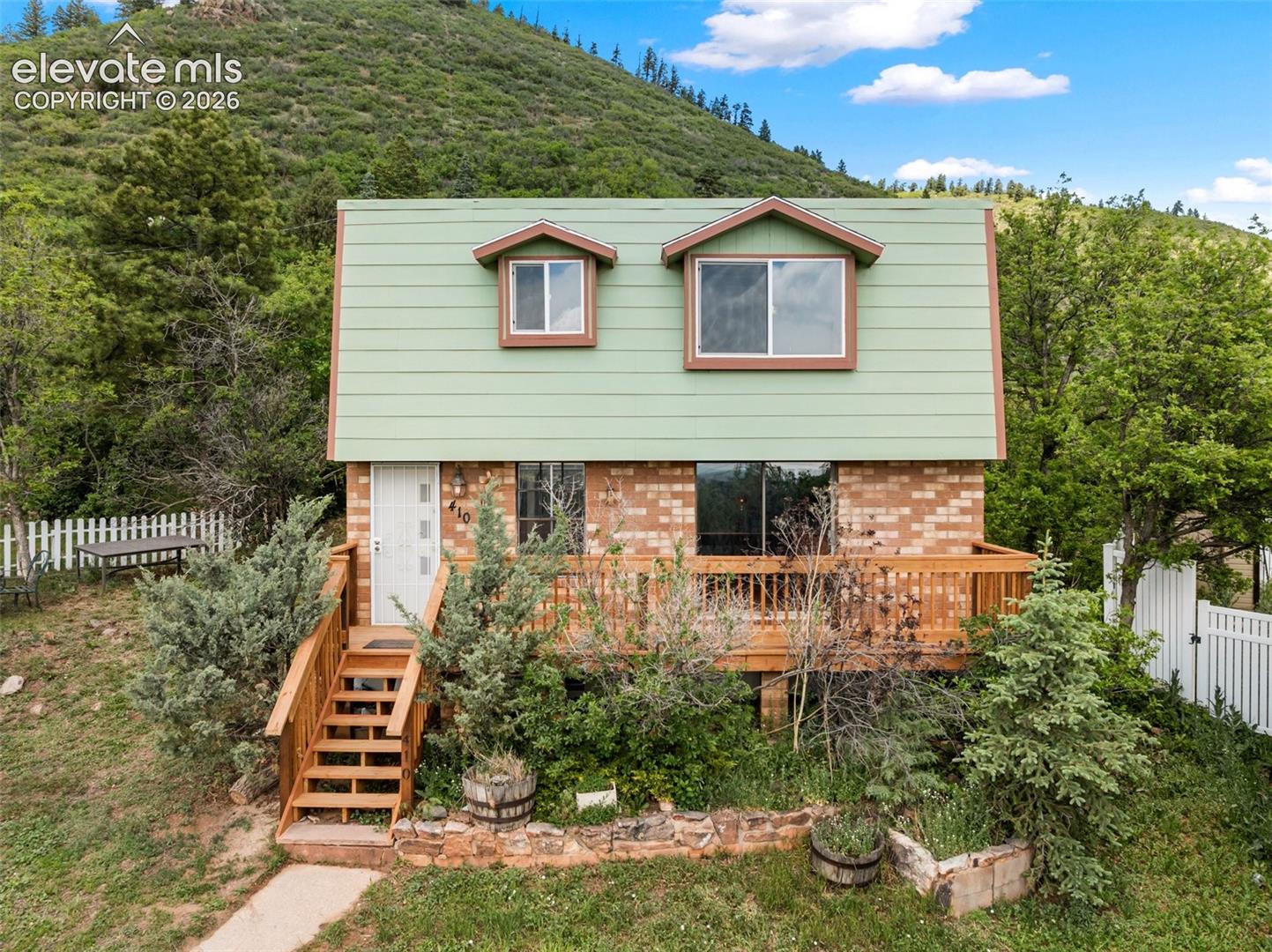 410 Thompson Place — photo