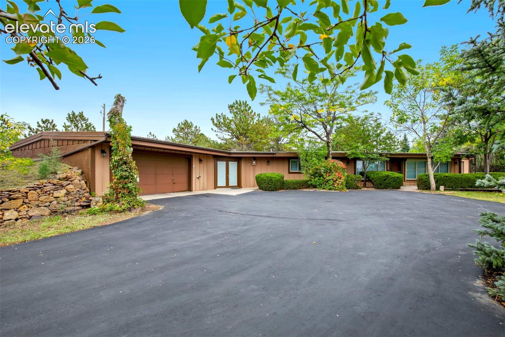 875 Eagle Rock Road — photo
