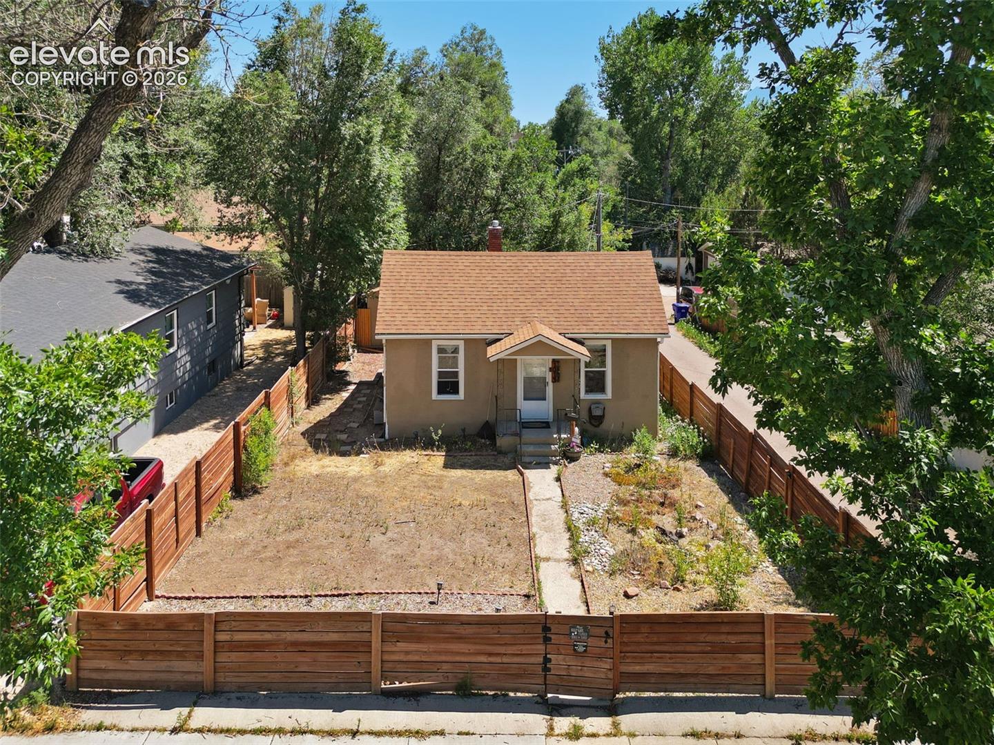 1013 E Platte Avenue — photo