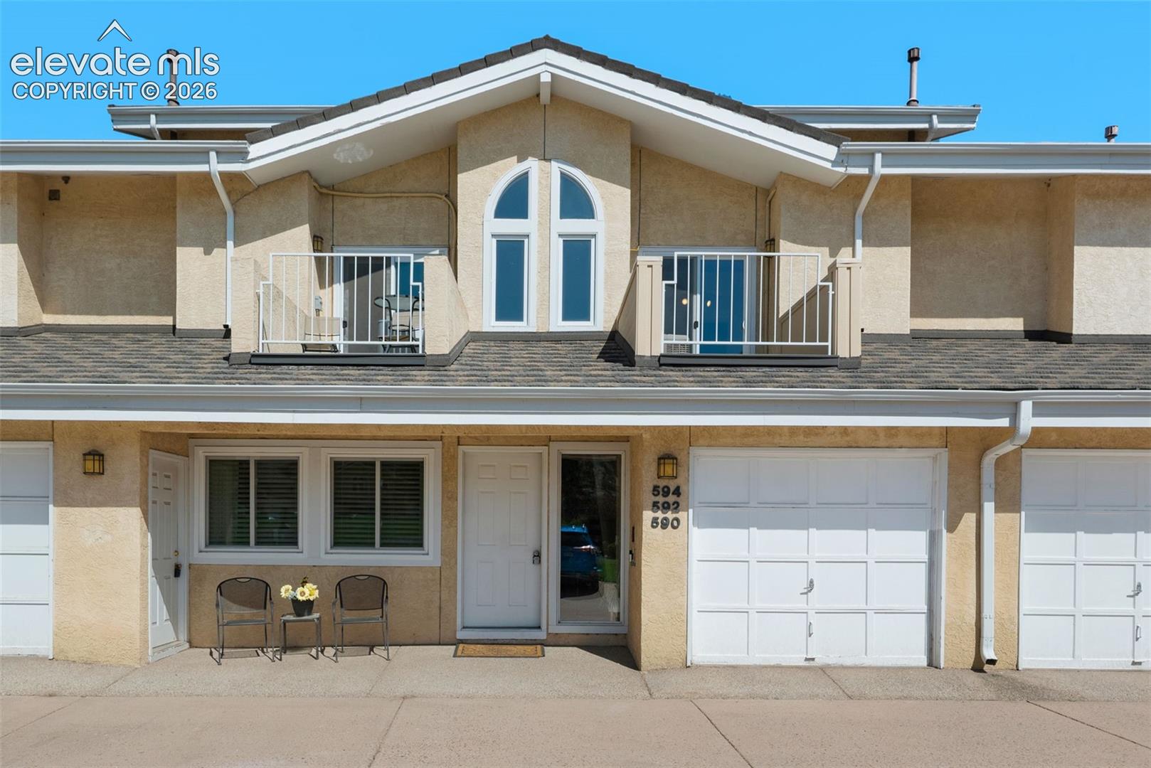 592 Observatory Drive — photo