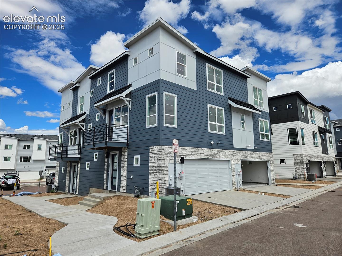 10562 Columbite Heights — photo