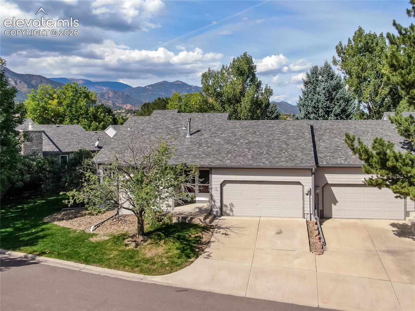 176 Cobblestone Drive — photo