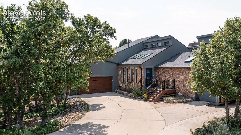 595 Royal Oak Drive — photo