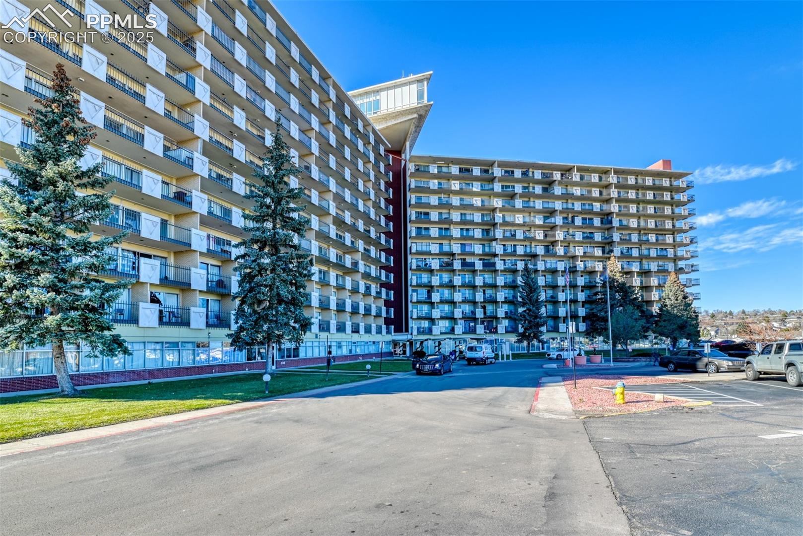 411 Lakewood Circle B1016 — photo