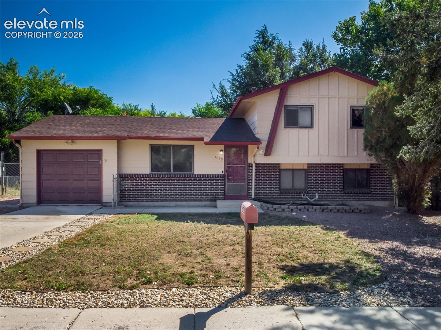 1675 Mineola Street — photo