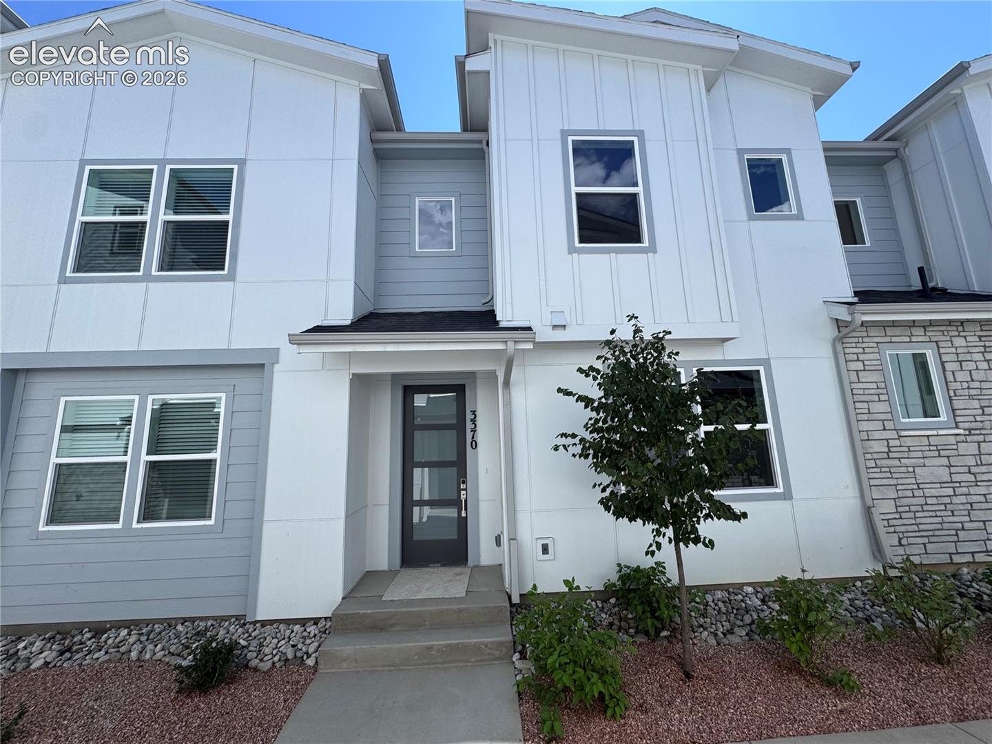 3370 Drumlin Grove — photo