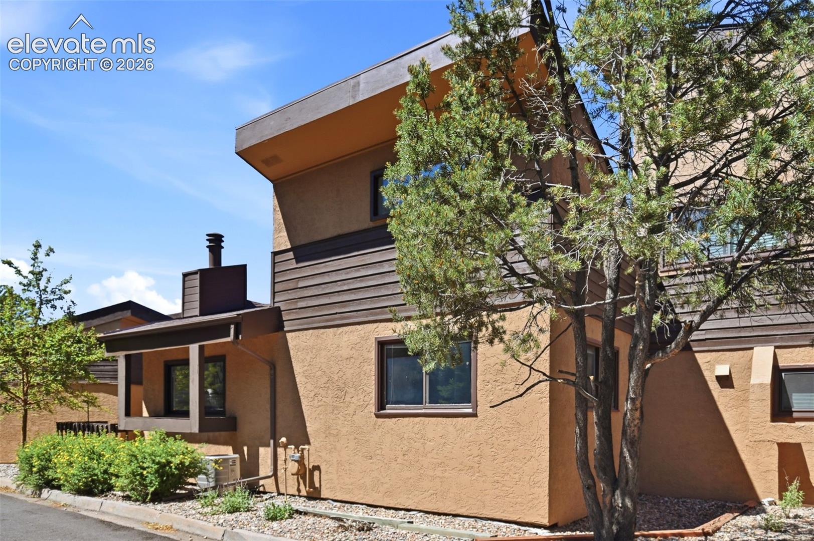 806 Pebblewood Drive — photo