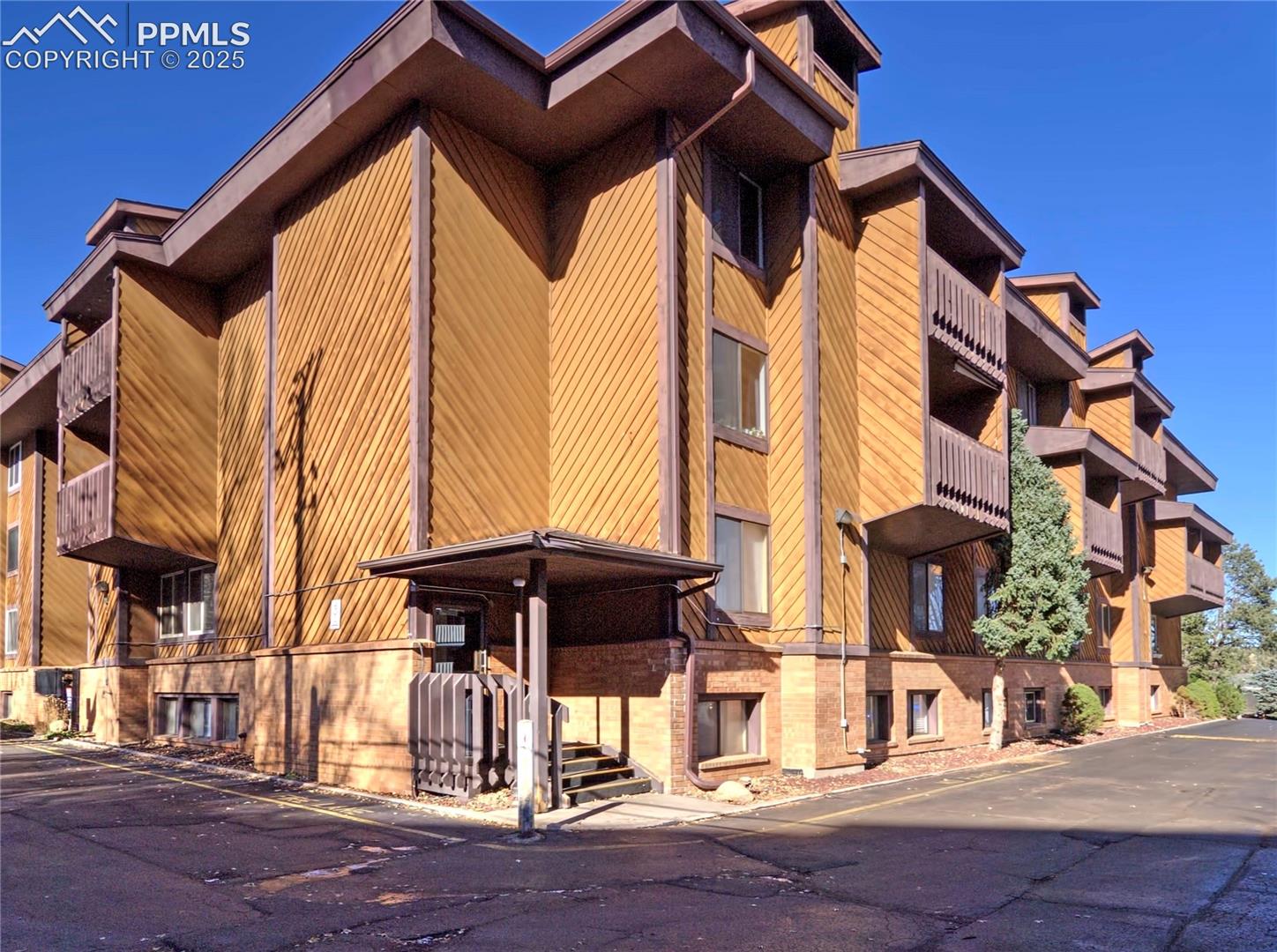 935 Saturn Drive 214 — photo