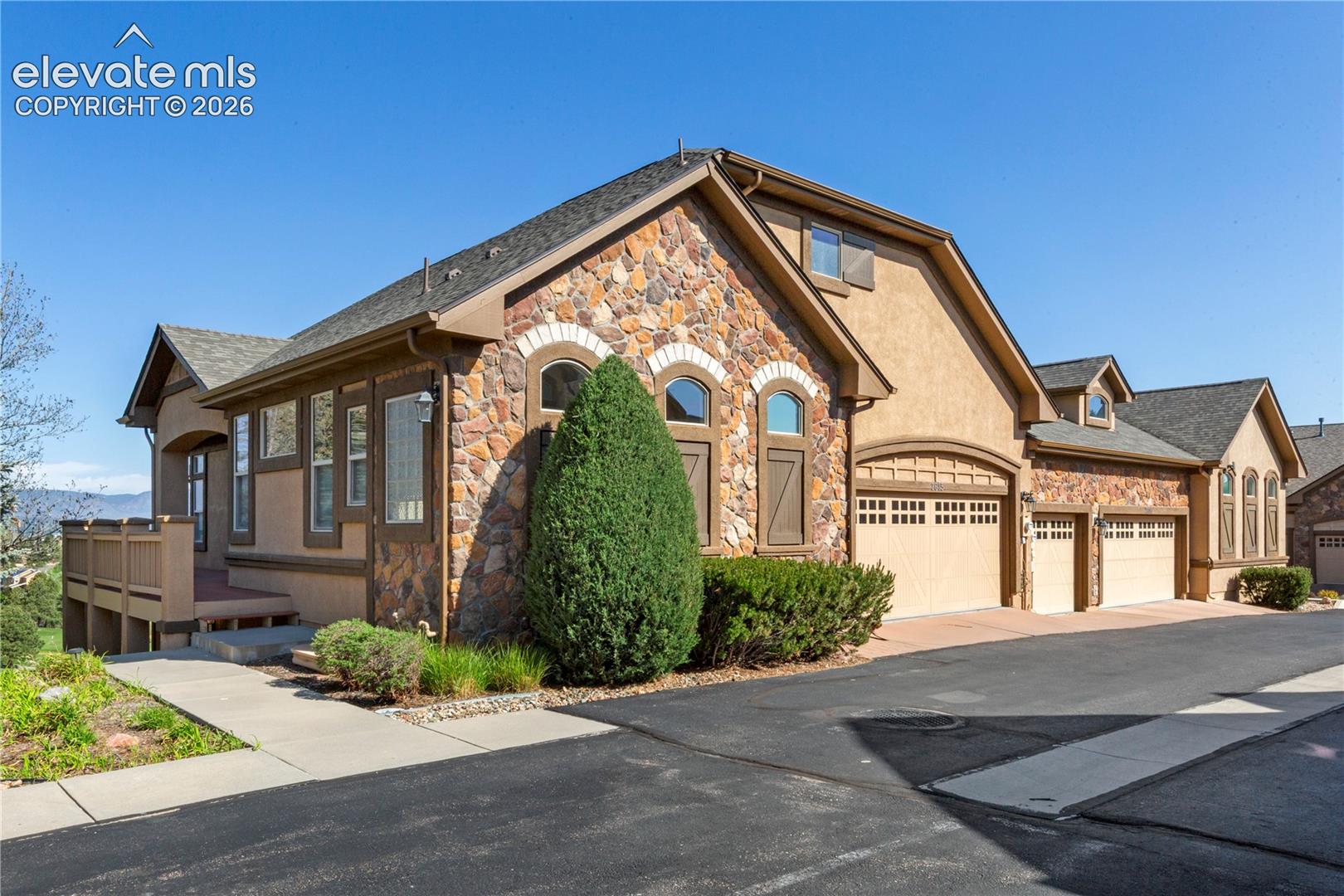 2615 Pine Knoll View — photo