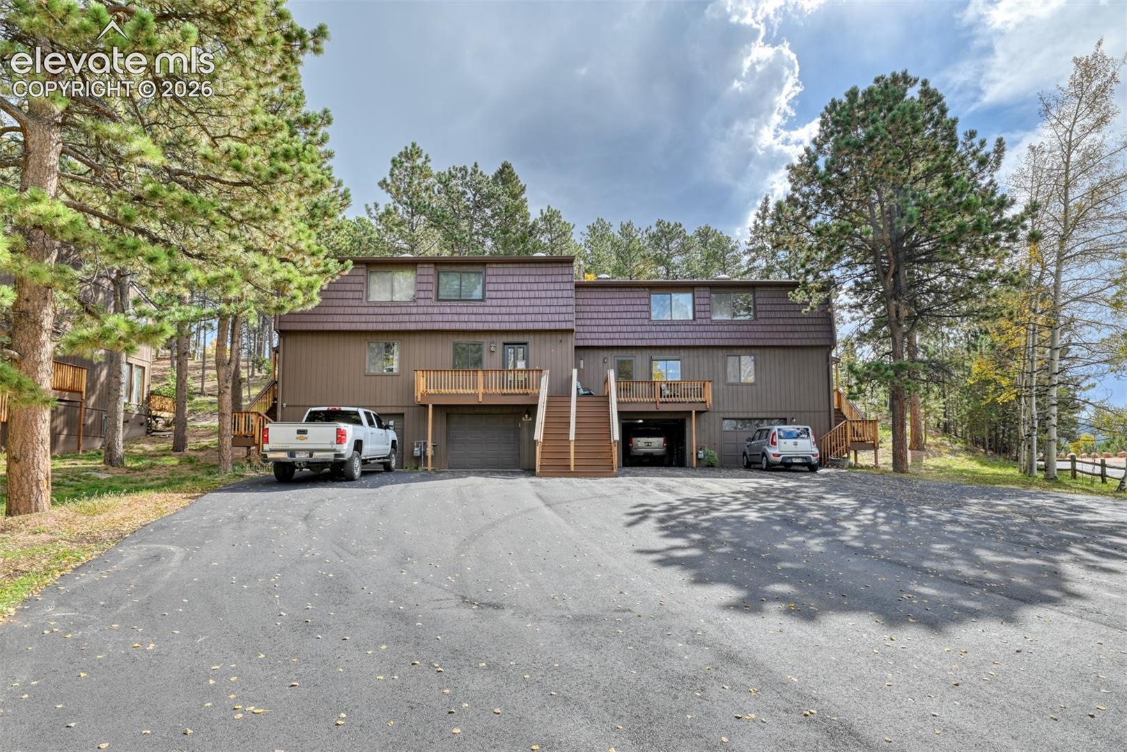 590 Manor Court Unit B — photo