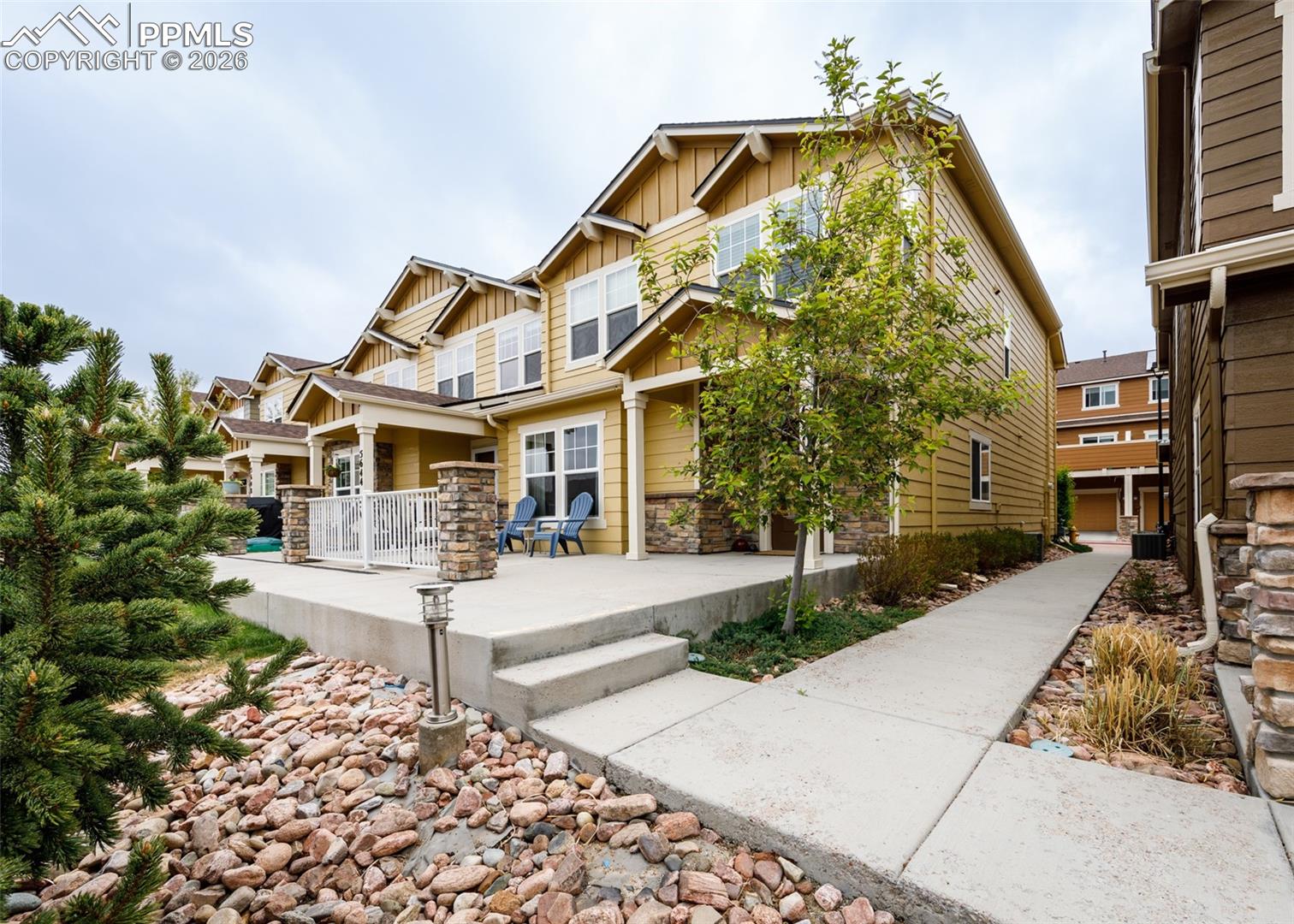 5640 Shamrock Heights — photo