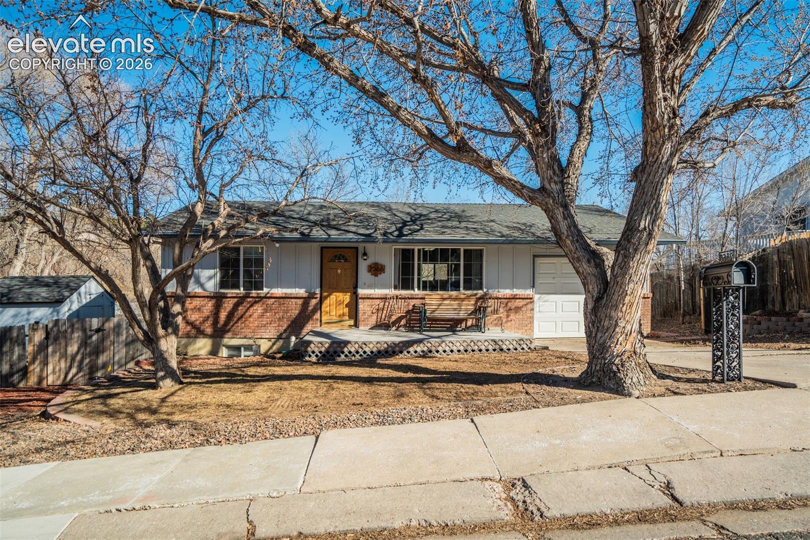 2566 Royalty Court — photo