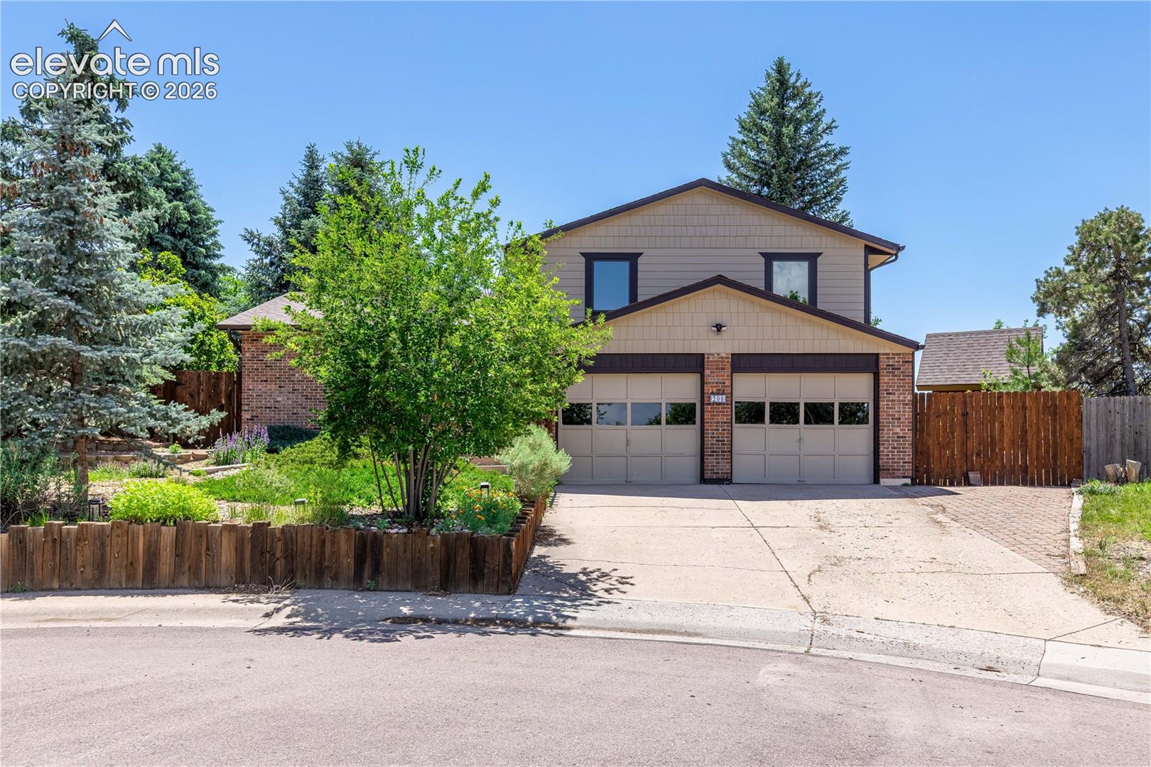 208 Elm Court — photo