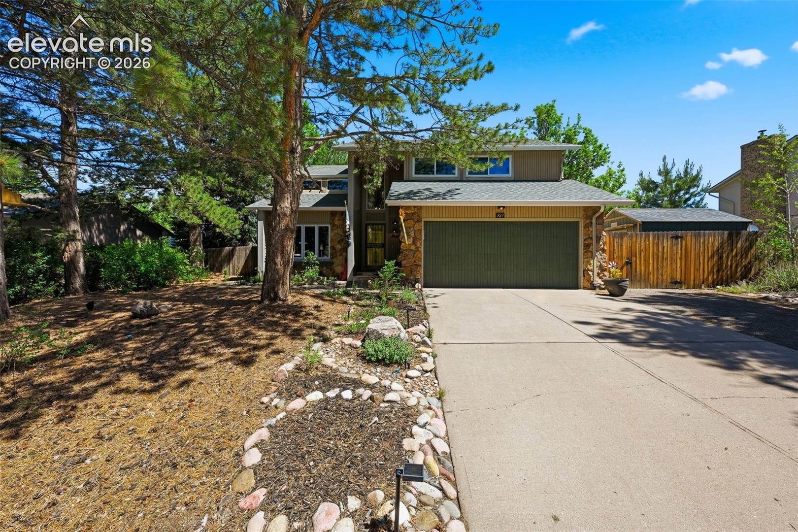 927 Oakwood Drive — photo