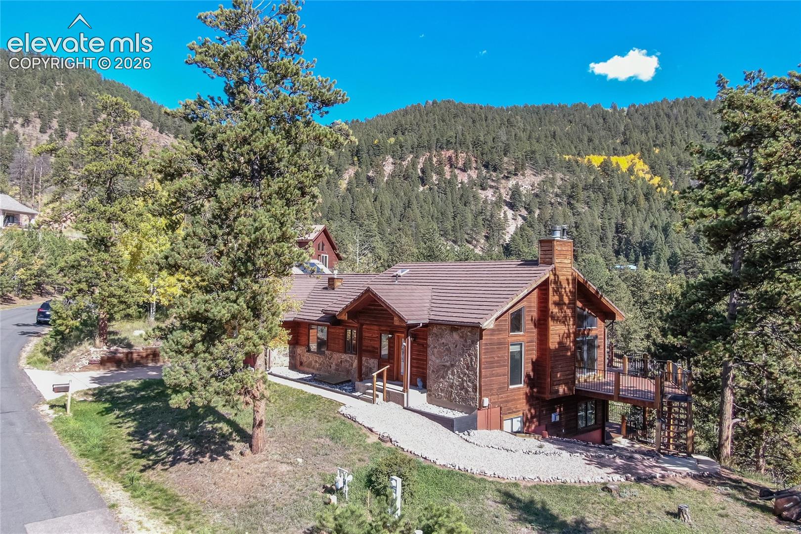 1325 Kings Crown Road — photo